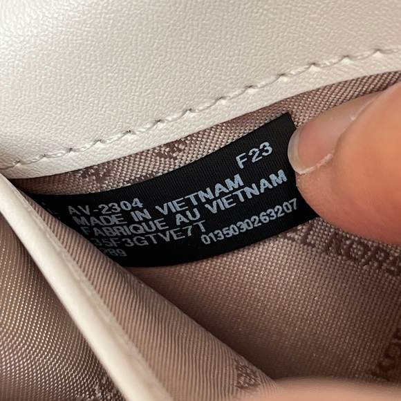 Michael Kors Wallet๐๐ - Picture 7 of 7